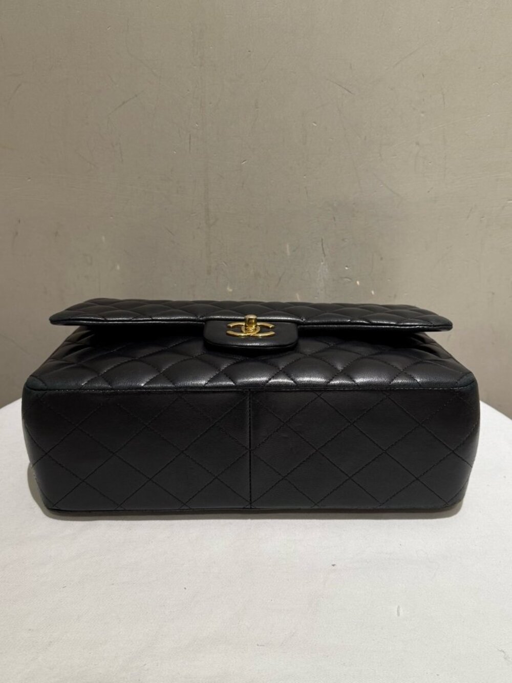 Chanel Classic Flap Jumbo Black Quilted Lambskin Shoulder Bag - Picture 3 of 9